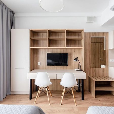 Apartament W Warszawie Dedykowany Parking Podziemny W Cenie, Wifi, Blisko Centrum New Apartment In Warsaw Finished To A High Specification Fitted Out To A High Standard On The 7Th Floor, Wifi, Underground Parking Price Included Екстер'єр фото
